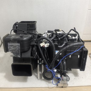 Boîtier d'évaporateur de climatiseur pour excavatrice Hyundai 11Q6-96410 pour 215-9 225-9 305-9 485-9 - Product Image 1