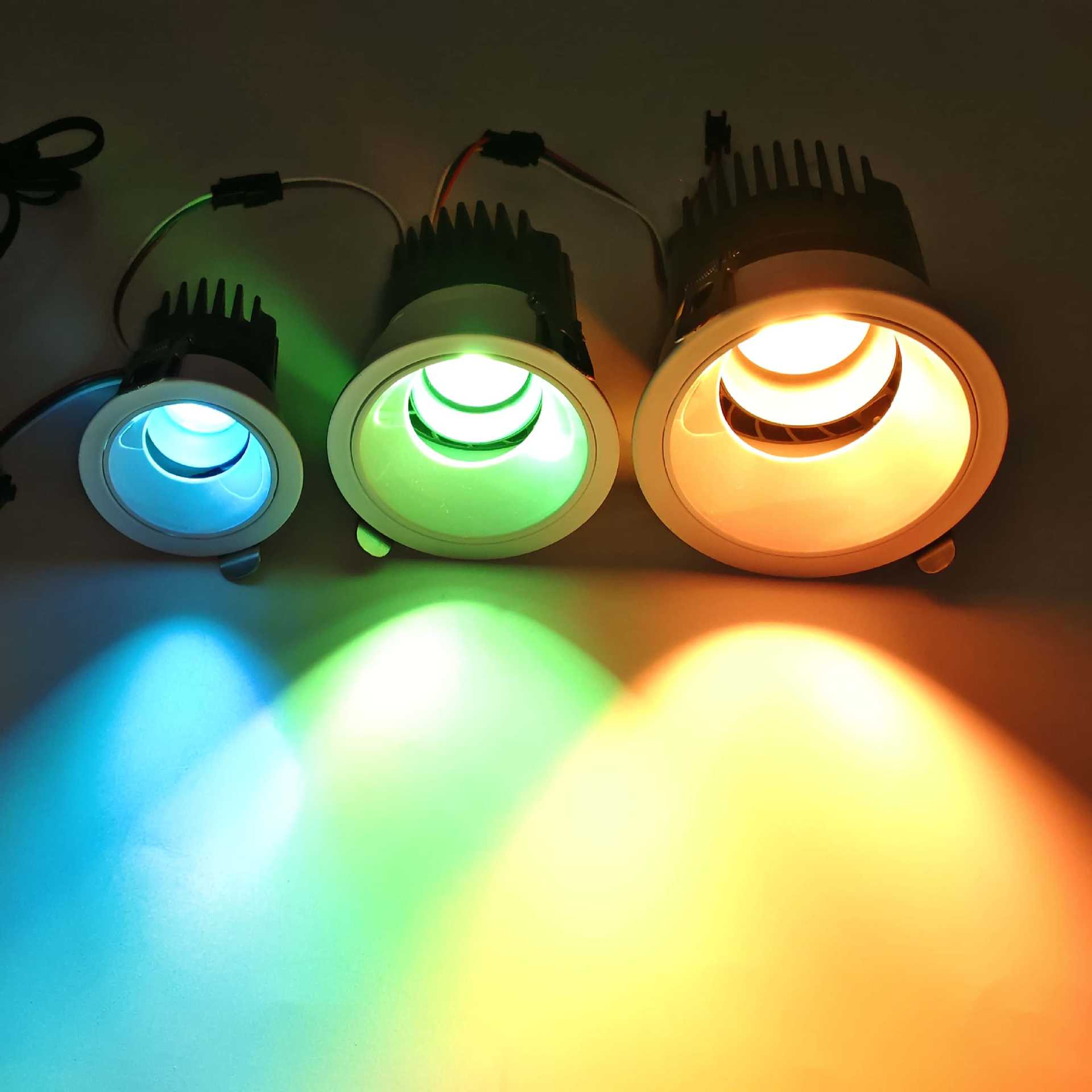 Современный RGB Светодиодный прожектор WS2811 SPI Однолинейный контроль антибликовый окружающий свет алюминиевый светильник для гостиной