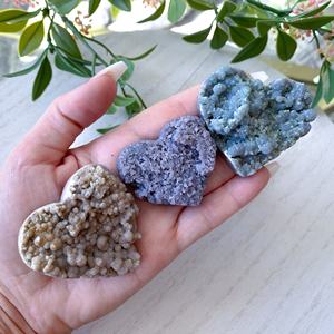 Venta al por mayor de Esferas/Corazones de Cristal de Ágata Uva Calcedonia Pulidos, Espécimen Mineral de Feng Shui, Ornamento Natural Curativo Único para el Hogar - Product Image 3