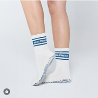 Chaussettes Pilates Grip personnalisées OEM pour femmes Logo personnalisé Chaussettes antidérapantes Yoga Pilates pour l'entraînement