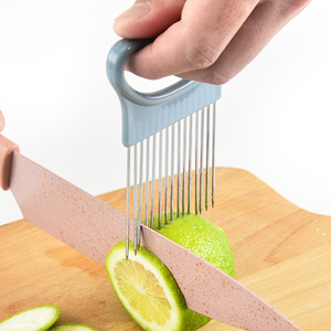 Support à oignon en acier inoxydable, poignée de 8 cm, dents de 6 cm, bleu, coupe-légumes multifonctionnel, outil de cuisine facile à nettoyer - Product Image 4
