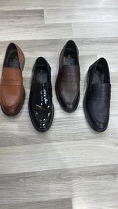Mocassins britanniques en cuir véritable pour femmes, bout rond, à enfiler, pour le bureau et la carrière, avec boucle en métal poli et semelle intermédiaire en caoutchouc - Product Image 3