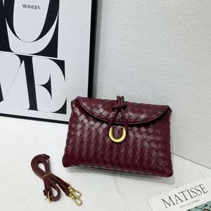 Nouveau style 2026 : Sac <span class=keywords><strong>de</strong></span> soirée en PU tressé, sac enveloppe à rabat, sac à bandoulière/travers tendance tissé à la main avec une seule sangle - Product Image 6