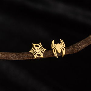 Nouvelles boucles d'oreilles gothiques en acier inoxydable asymétriques en forme <span class=keywords><strong>de</strong></span> toile d'araignée pour Halloween, accessoires pour hommes, bijoux - Product Image 4