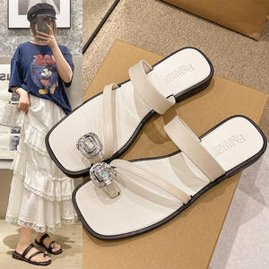 Chaussons pour homme et femme, élégants et tendance, pour l'extérieur, avec ajustement polyvalent et fonction antidérapante - Product Image 3