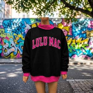 เสื้อสเวตเชิ้ตคอกลมแบบสั่งทำพิเศษ แรงบันดาลใจจาก Lulu Mac ผ้าฝ้าย 100% สำหรับฤดูใบไม้ร่วงและฤดูหนาว สีชมพูลายจุด แต่งขอบด้วยตัวอักษร พิมพ์ลาย ทรงปกติ - Product Image 3