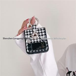 Funda Protectora Plegable Anticaída con Anillo y Diseño de Camelia a Cuadros para ZFlip7, Compatible con ZFlip6/5/4 - Product Image 3