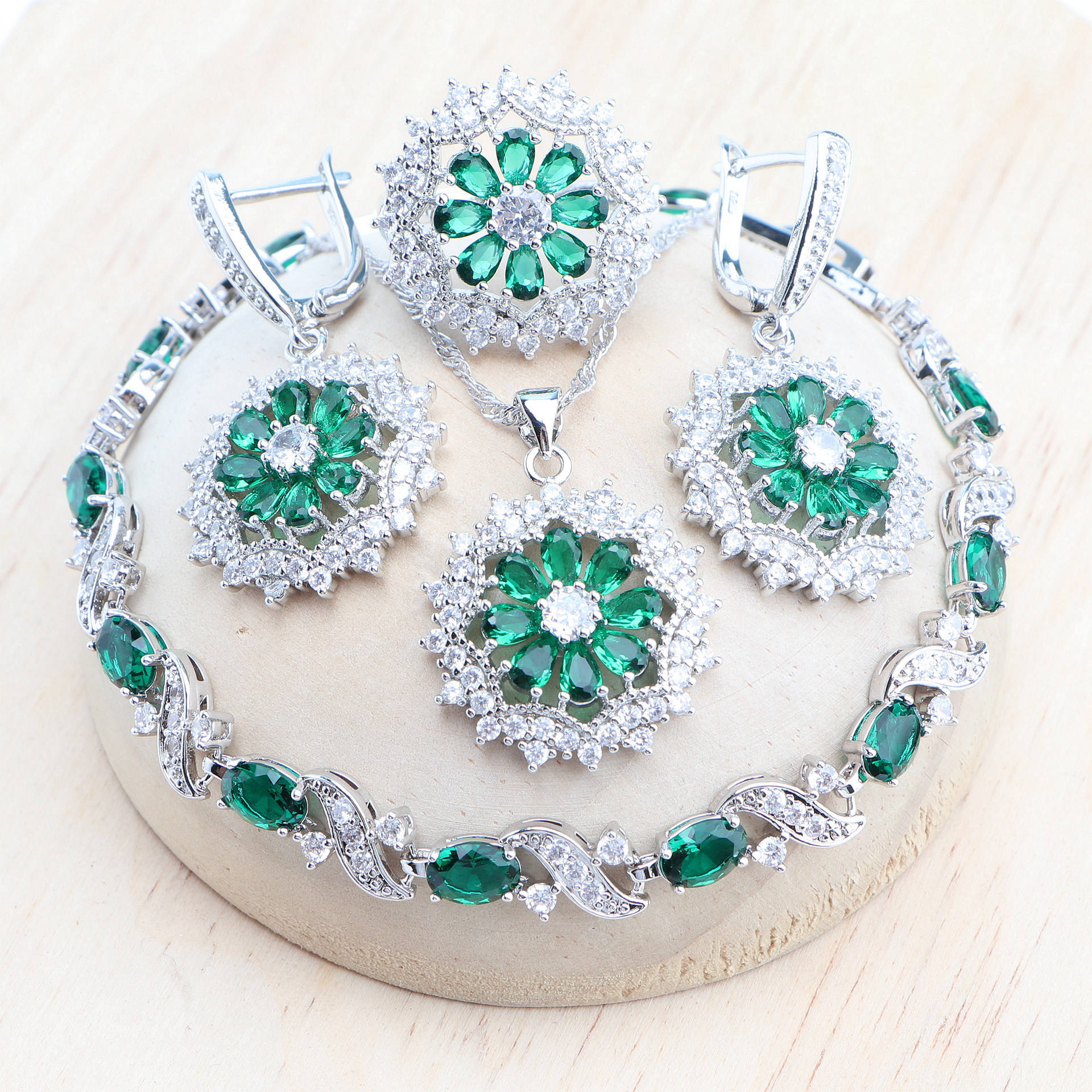 สีเขียว