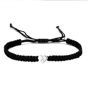 Pulsera de cuerda con inicial para hombre y mujer, brazalete con letra y corazón, color negro