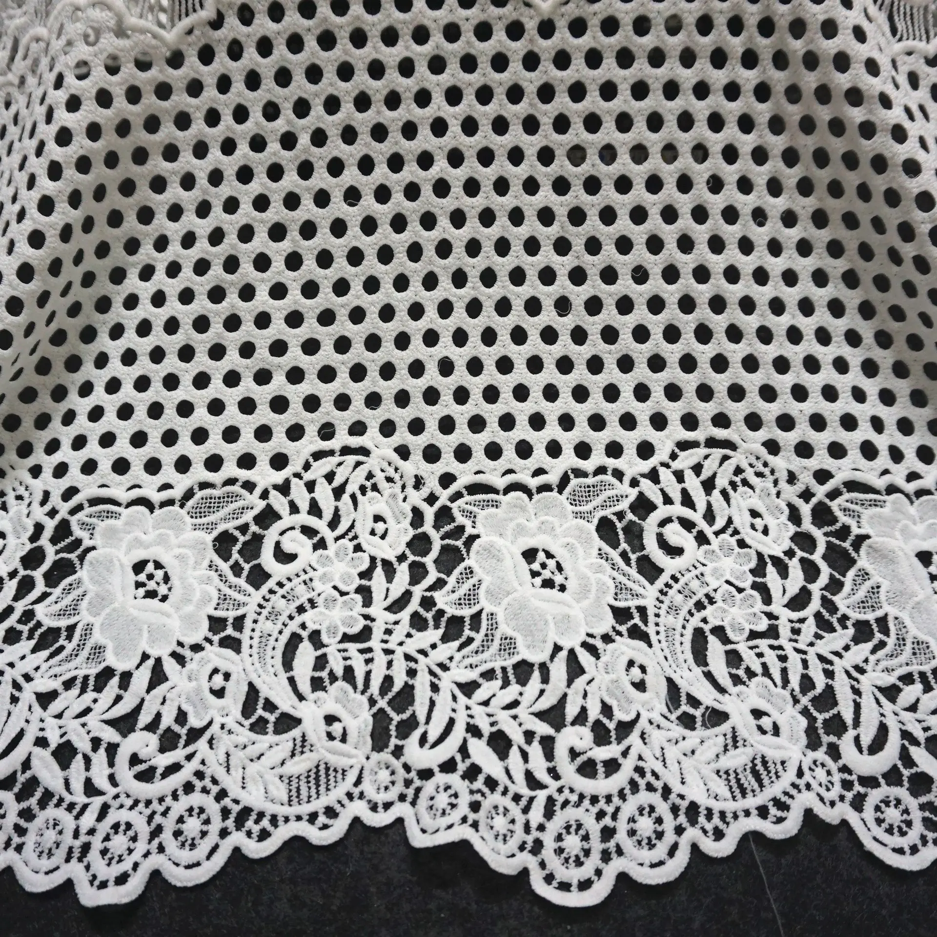 Tela macia baixa tecida algodão popular preto e branco para a guarnição bordada do laço do algodão