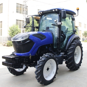 Siège d'opérateur de tracteur à roues avec revêtement en plastique noir, facile à utiliser, intérieur de machine agricole - Product Image 2