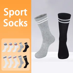 Großhandel Streifen Weiß Long Man Socken OEM Custom Atmungsaktive Baumwolle Unisex Basketball Sport verlängern Crew Athletic Women Socken