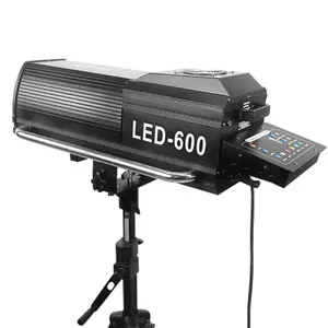 Console elettronica ad alta potenza 600w LED colorato Stage Theater Wedding Follow Spot Light DMX