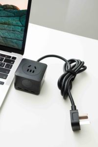 Regleta de alimentación 2 en 1 con medidor de potencia, 2xUSB C 1xUSB a 67W PD Carga rápida + Salida de CA, Centro de carga de escritorio con monitor de alimentación - Product Image 5