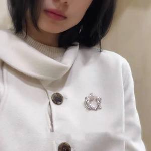 Broches de mode automne-hiver, populaires, motif guirlande florale, broche de poitrine, pendentif, broche de collier en perle d'eau douce naturelle de Zhuji, double usage - Product Image 4