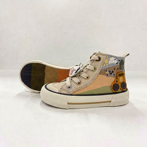 Chaussures vulcanisées pour hommes fabriquées au Vietnam, tige en cuir fendu, semelle intermédiaire en PU, semelle extérieure en caoutchouc. Chaussures vulcanisées pour enfants fabriquées au Vietnam, tige en maille. - Product Image 1