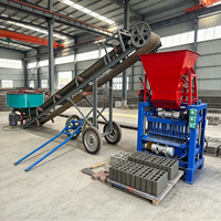Machine à fabriquer des blocs de béton multi-moules capable de produire des briques creuses, solides, de pavage et autobloquantes avec système d'alimentation et unité de mélange