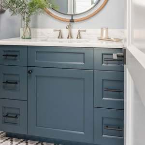 Luxury Solid <b>Wood</b> Material Shaker Modeling Lacquered Door <b>Cabinets</b> with Ceramic Basin Modern Design Hotel Villa <b>Bathroom</b> Vanity - Product Image 3