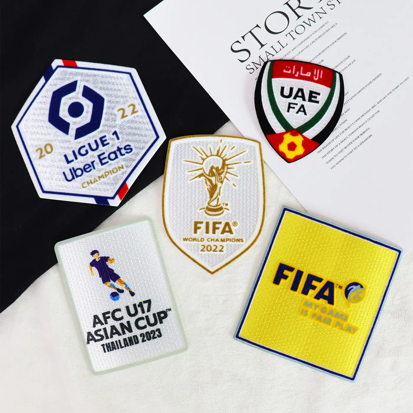 Alta calidad personalizado 3D fútbol deporte Club Logo Transferencia de Calor parches flocado tejido hierro en insignias para ropa