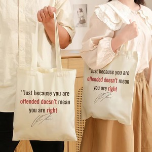 Borsa tote in tela riutilizzabile con stampa della citazione: Solo perché sei offeso non significa che tu abbia ragione - Borsa a tracolla per la spesa - Product Image 3