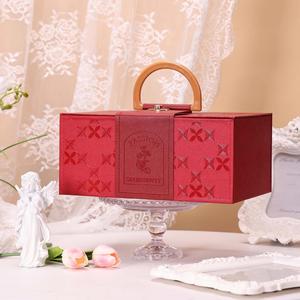 Nouvelle boîte à bonbons de mariage de luxe rouge festif gaufrée, boîte cadeau portable exquise pour la Saint-Valentin et les anniversaires, avec finition UV - Product Image 6