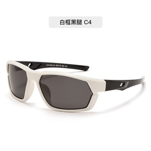 Lunettes de soleil de sport pour enfants C17, rectangulaires, polarisées, protection UV400, monture grise, branches grises - Product Image 3