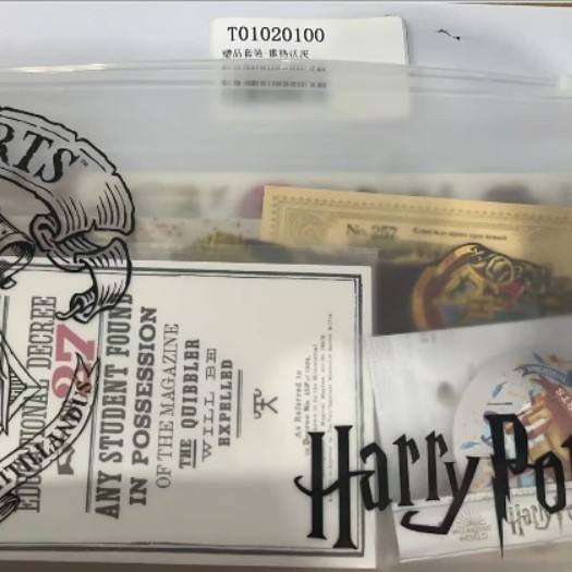 Un seul sac cadeau périphérique correspondant au carnet requis