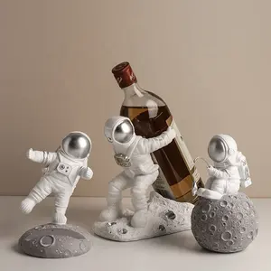 BHM 벽 마운트 핫 세일 우주 비행사 현대 조각 장식품 장식 책상 테이블