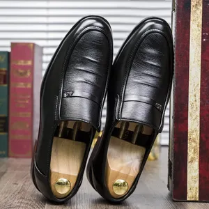 Dernière conception pas cher prix mode classique en cuir PU chaussures hommes chaussures habillées