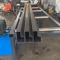 Machine de profilage à froid pour poutres en P, poutres à marches et poutres de type Fly Saw pour rayonnages industriels et étagères de stockage de palettes