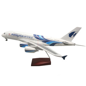 Modèle d'<span class=keywords><strong>avion</strong></span> de simulation Airbus A380 Malaysia Airlines à l'échelle 1:160, 46 cm, avec train d'atterrissage éclairé, modèle d'<span class=keywords><strong>avion</strong></span> <span class=keywords><strong>civil</strong></span>, vente en gros - Product Image 3