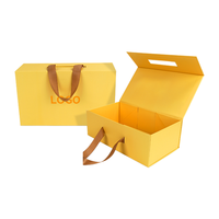 Boîte d'emballage pour vêtements de mode, écologique, en carton gris, matériaux recyclés, boîte à aimants, laminage mat, gaufrage, chaussettes