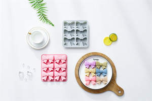 Moldes de Silicona Antiadherentes con Diseño de Lazo, Reutilizables, de Grado Alimenticio, Lindos Moldes Magnéticos de Silicona para Chocolate, Dulces y Hielo - Product Image 6