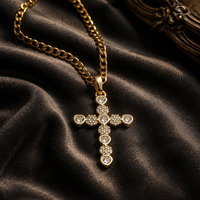 Collier Pendentif Croix Minimaliste en Alliage Plaqué Or 18K avec Zirconiums AAA, Chaîne Figaro Tendance pour Femme, Idéal Cadeau, Vente en Gros