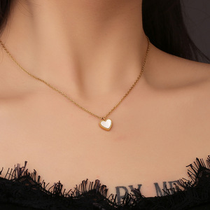 Collar <span class=keywords><strong>con</strong></span> Colgante en Forma de Corazón de Moda de Lujo Ligero para Mujer, <span class=keywords><strong>Hecho</strong></span> de Acero Inoxidable Chapado en Oro de 18K, en un Estilo Lindo - Product Image 2
