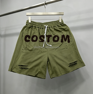 Shorts déchirés en coton vert olive pour hommes avec cordon de serrage à la taille, imprimé lettres personnalisé, style décontracté, taille mi-haute, design respirant - Product Image 1