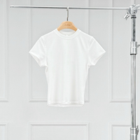 T-shirt confortable pour femme, coupe ajustée, manches intégrées, coton, couture soignée, streetwear, bureau, usage quotidien