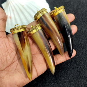 จี้เขาวัวธรรมชาติ พร้อมฝาครอบสีทอง ขัดเงา รูปทรงโค้ง สีดำ - Product Image 1