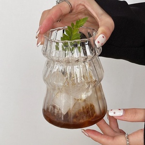 Nouvelle tasse créative en verre borosilicate pour Noël, avec paille et motif de dessin animé, résistante à la chaleur pour la maison - Product Image 2