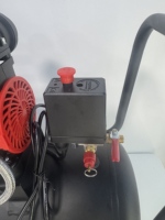 Mini compresseur d'air portable 220V AC sans huile avec moteur silencieux utilisé pour gonfler les pneus de voiture