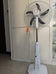 12 V AC/<span class=keywords><strong>DC</strong></span> thiết bị nhà có thể sạc lại đứng fan với điều khiển từ xa 16/18 inch Nhựa USB sạc LED ánh sáng cho sử dụng ngoài trời - Product Image 4