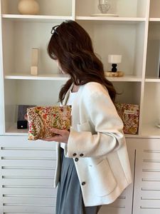 New Retro Jacquard dập nổi hoa chất lượng cao mỹ phẩm túi đồ trang sức lưu trữ hoa mô hình mỹ phẩm Polyester dây kéo túi - Product Image 6