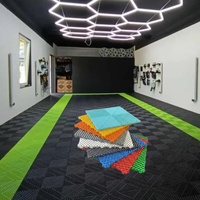 Dalles de sol de garage en PP emboîtables colorées 40*40*1.8cm, revêtement modulaire rigide en plastique pour atelier de detailing automobile
