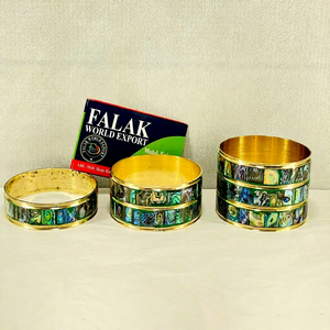 Bracelets en nacre incrustée, peints, écologiques, design animalier/moderne pour femmes, fabriqués par un fabricant indien. - Product Image 1