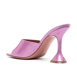 Sandalias de tacón bajo para mujer con logo personalizado, zapatos de verano con punta abierta, parte superior colorida y brillante, estilo stiletto. - Product Image 6