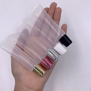 Tubos de Plástico Personalizados con Logotipo Privado de 15 ml para Brillo Labial, Envases Vacíos para Brillo Labial de 5 ml, 8 ml y 10 ml - Product Image 1