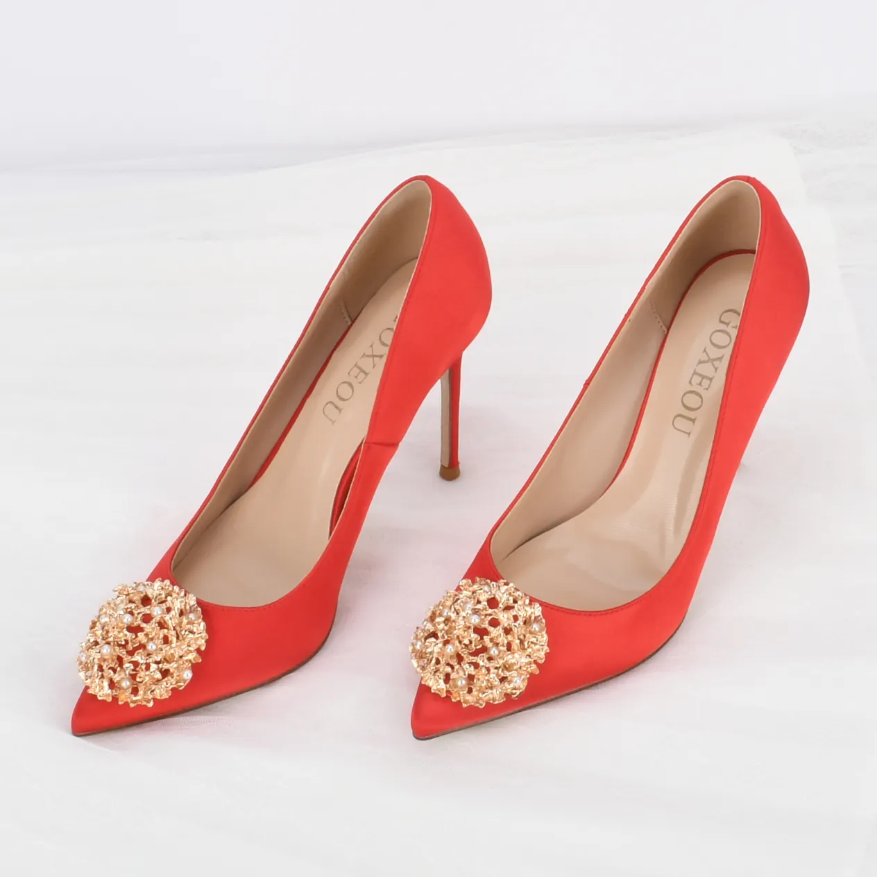 Goxeou Klasik Cina Menunjuk Toe Pernikahan Sepatu Fashion Satin Merah Seksi Wanita Hak Tinggi untuk Wanita Thin Heels untuk Pengantin pompa