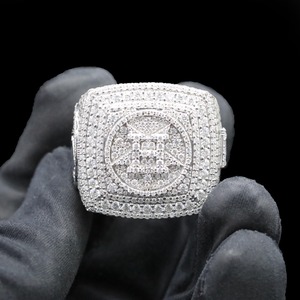 แหวนมอยส์ซาไนต์รอยัลสำหรับแหวนกษัตริย์ ชุบเงิน หรูหรา สไตล์ฮิปฮอป แหวนเพชรโมอิสซาไนต์สำหรับผู้ชาย - Product Image 5