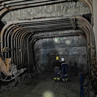 Support en acier profilé U36 avec cadre composé de poutres de toit, deux pieds, quatre câbles de fixation et deux pieds de base