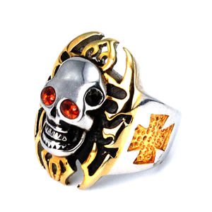 แหวนสแตนเลสสตีล 316L สไตล์โกธิคสองสี ทอง-เงิน ลายหัวกะโหลกสำหรับผู้ชาย ประดับเพชรแดงรูปดวงตา ดีไซน์เปลวไฟ กากบาทเหล็ก เครื่องประดับสไตล์ไบค์เกอร์ - Product Image 4